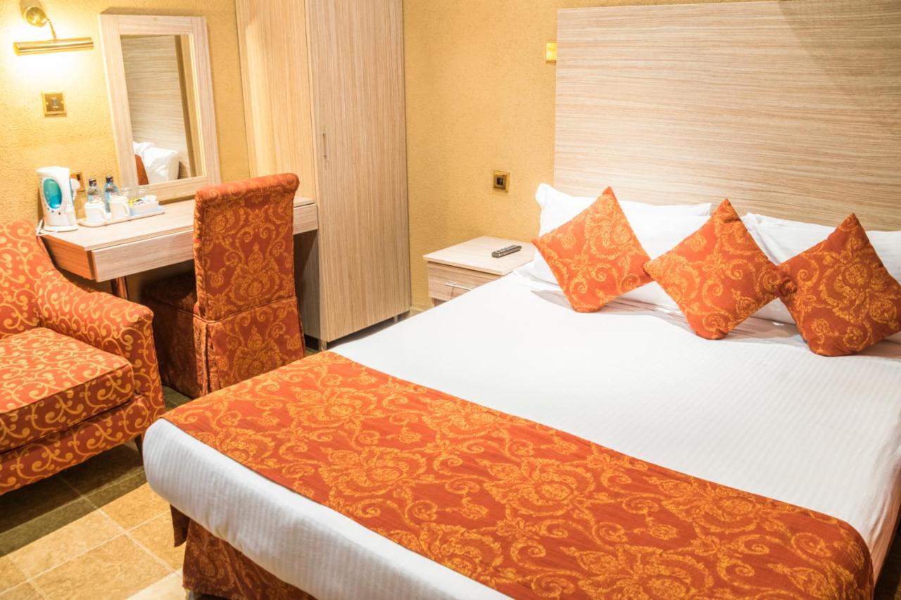 Hotel Waterbuck Накуру Екстериор снимка
