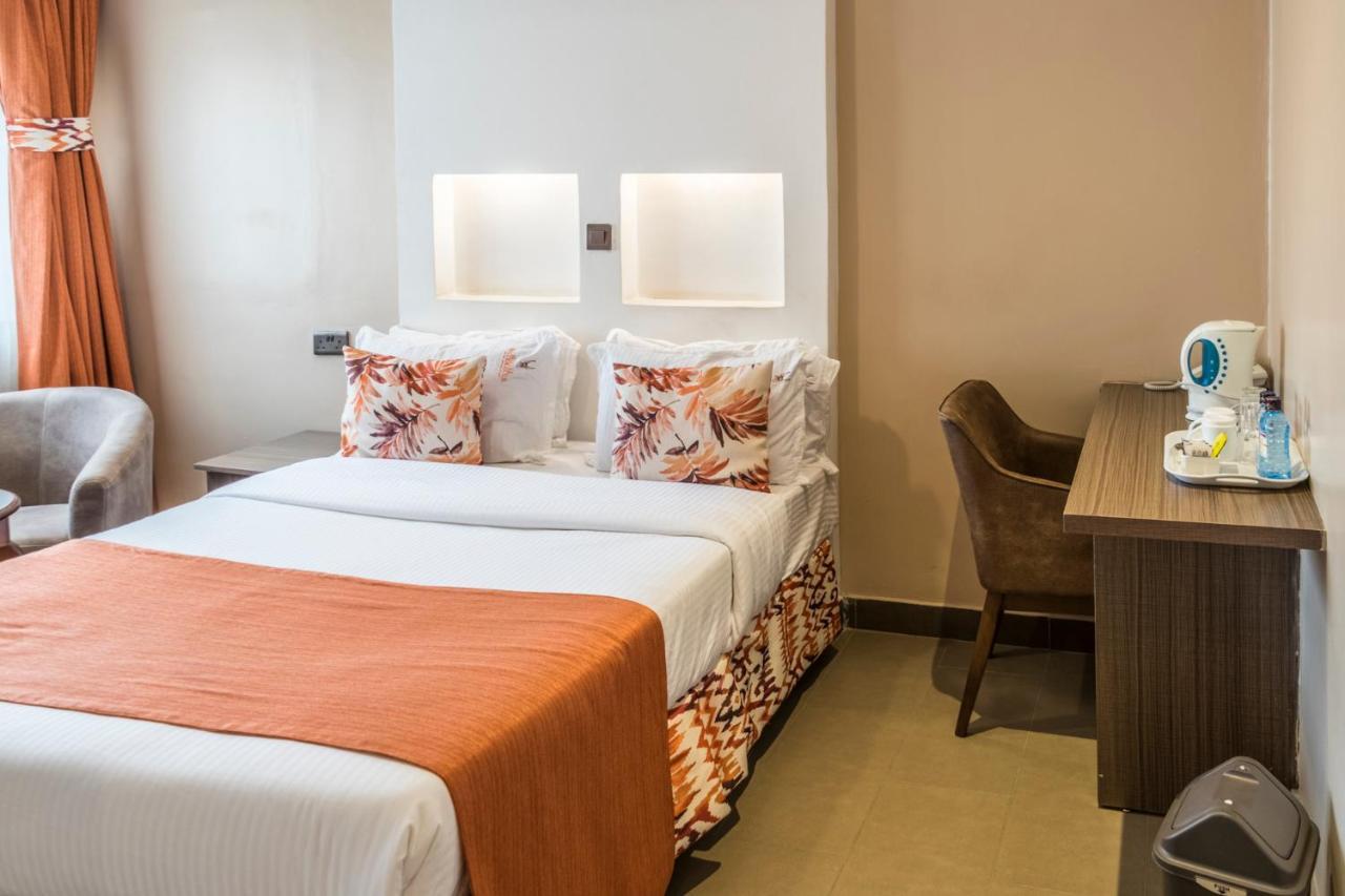 Hotel Waterbuck Накуру Екстериор снимка