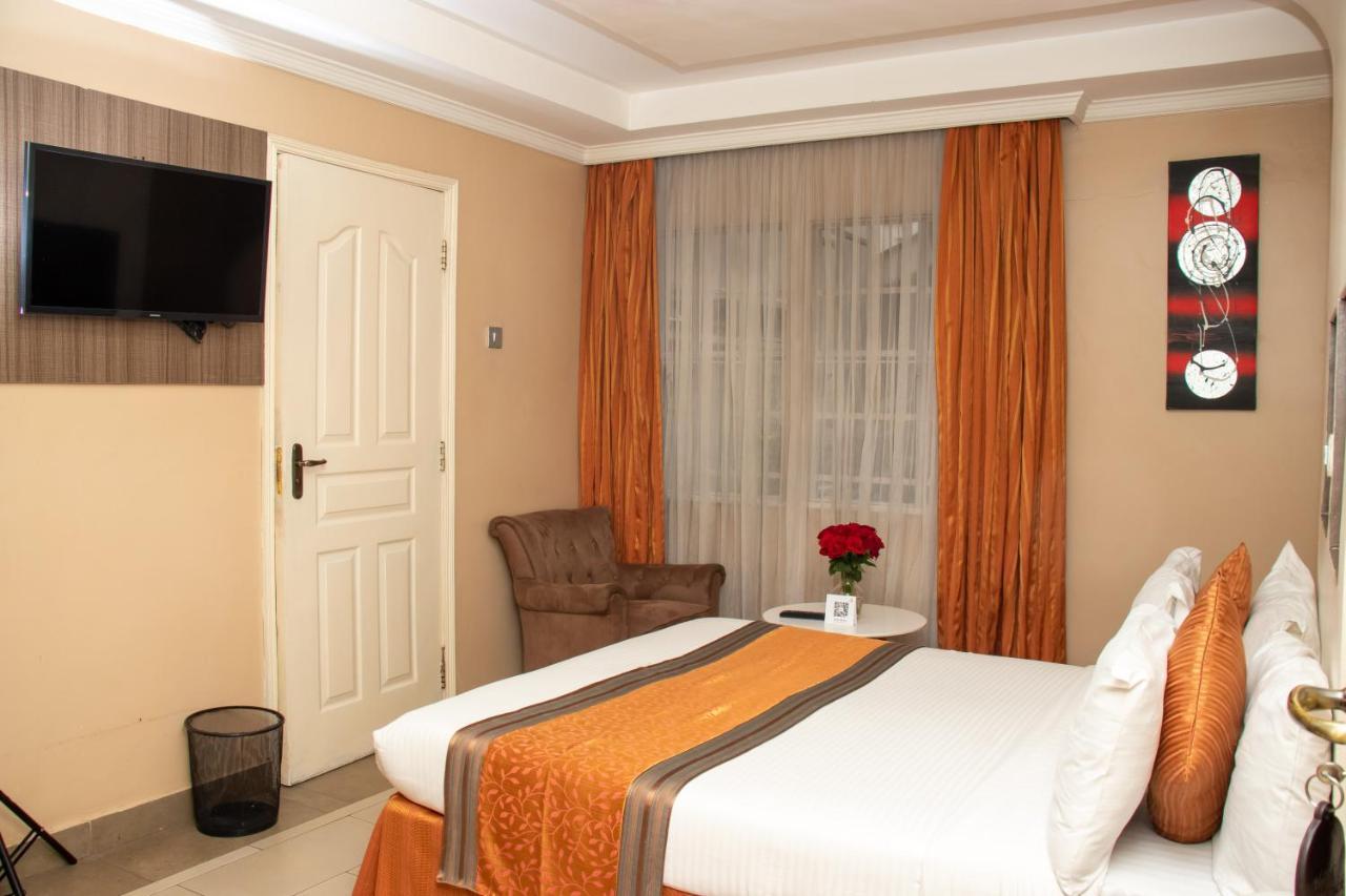 Hotel Waterbuck Накуру Екстериор снимка