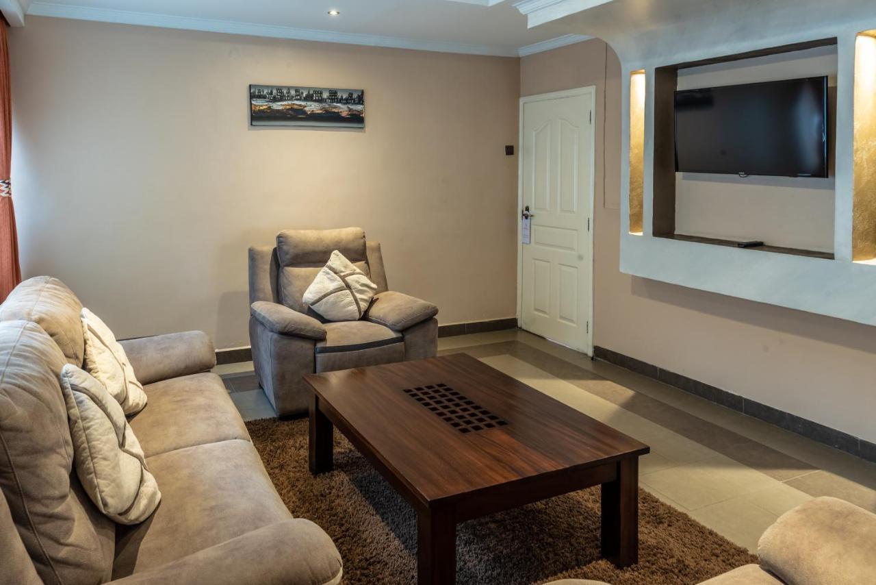 Hotel Waterbuck Накуру Екстериор снимка