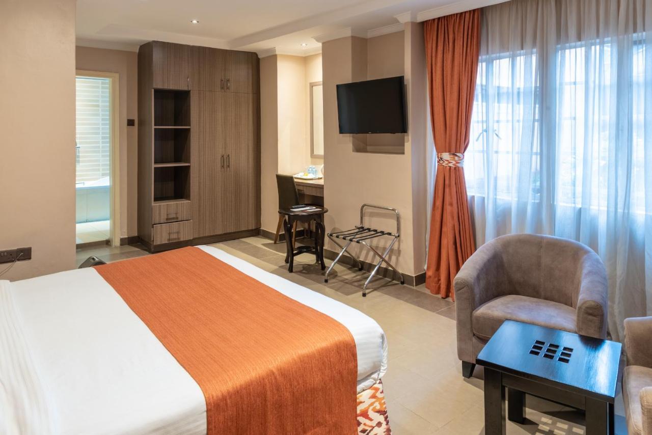 Hotel Waterbuck Накуру Екстериор снимка