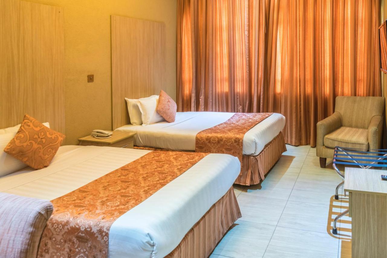 Hotel Waterbuck Накуру Екстериор снимка