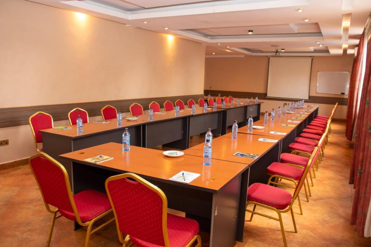 Hotel Waterbuck Накуру Екстериор снимка