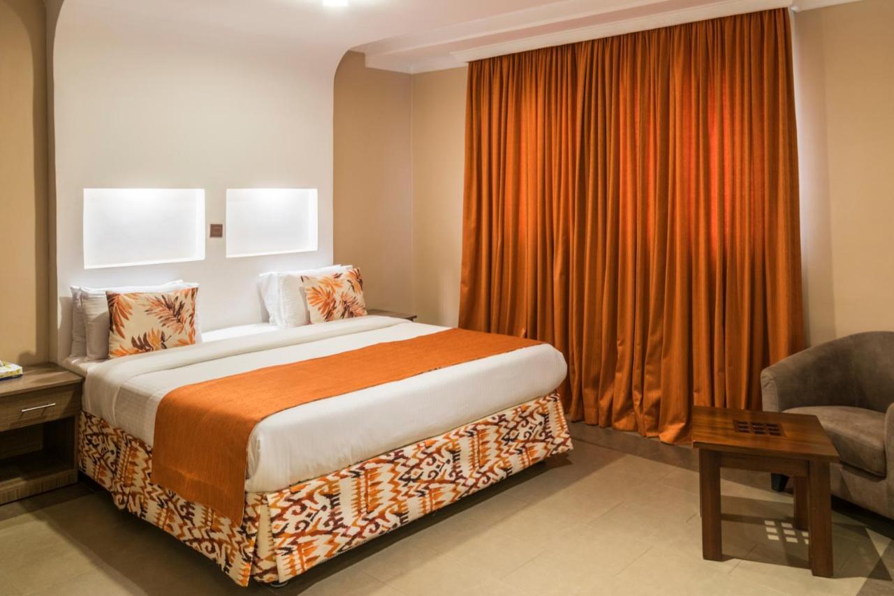 Hotel Waterbuck Накуру Екстериор снимка