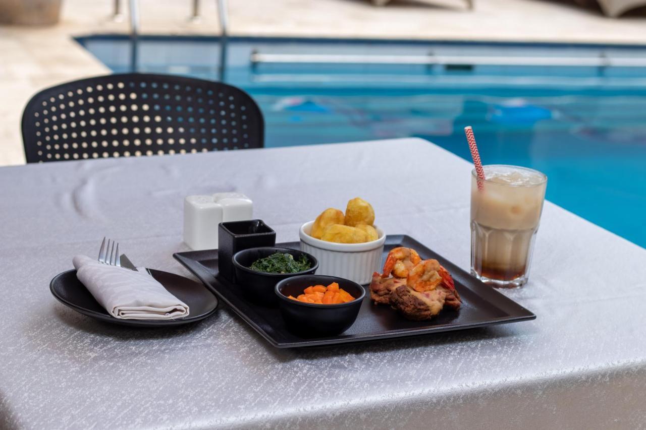 Hotel Waterbuck Накуру Екстериор снимка