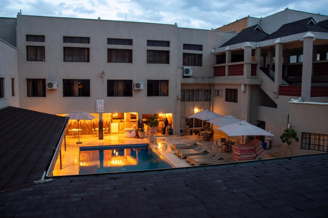 Hotel Waterbuck Накуру Екстериор снимка