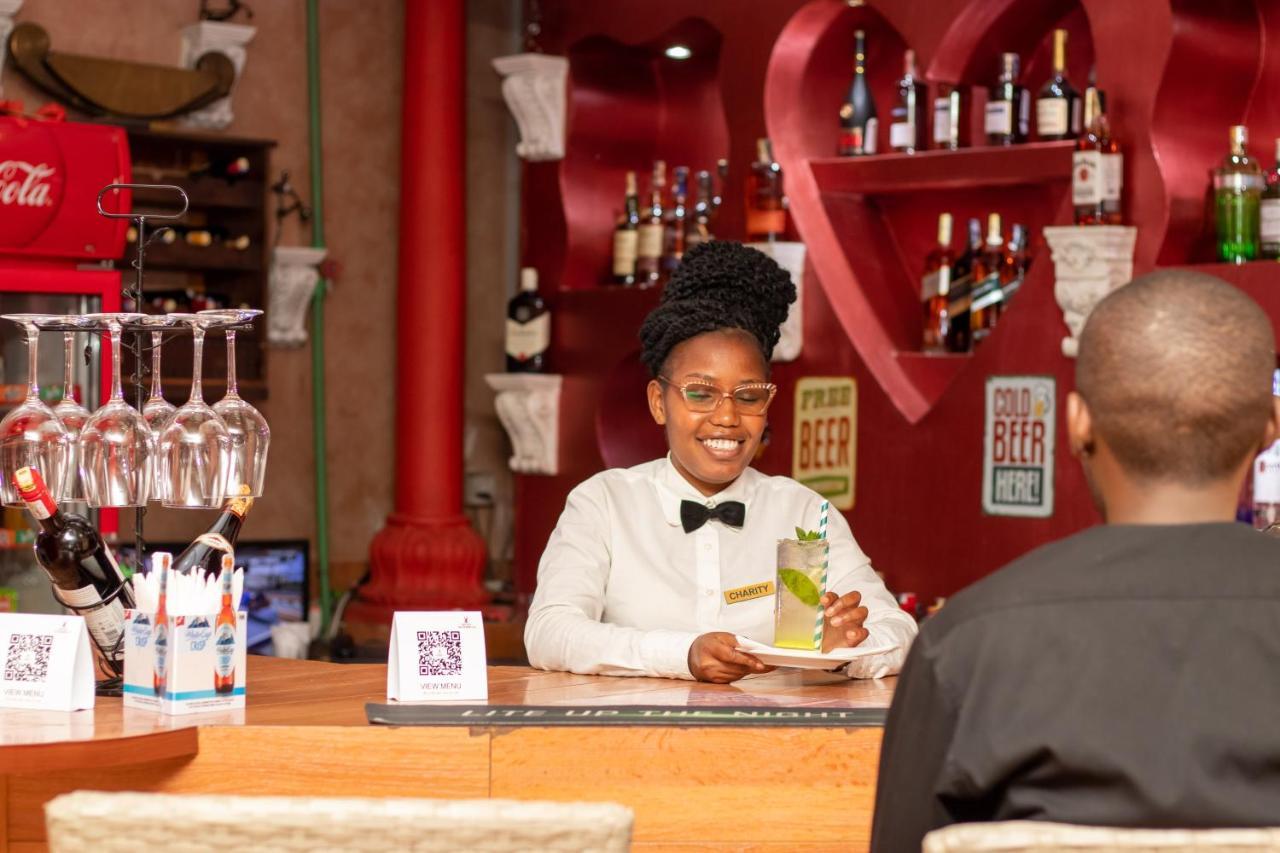 Hotel Waterbuck Накуру Екстериор снимка