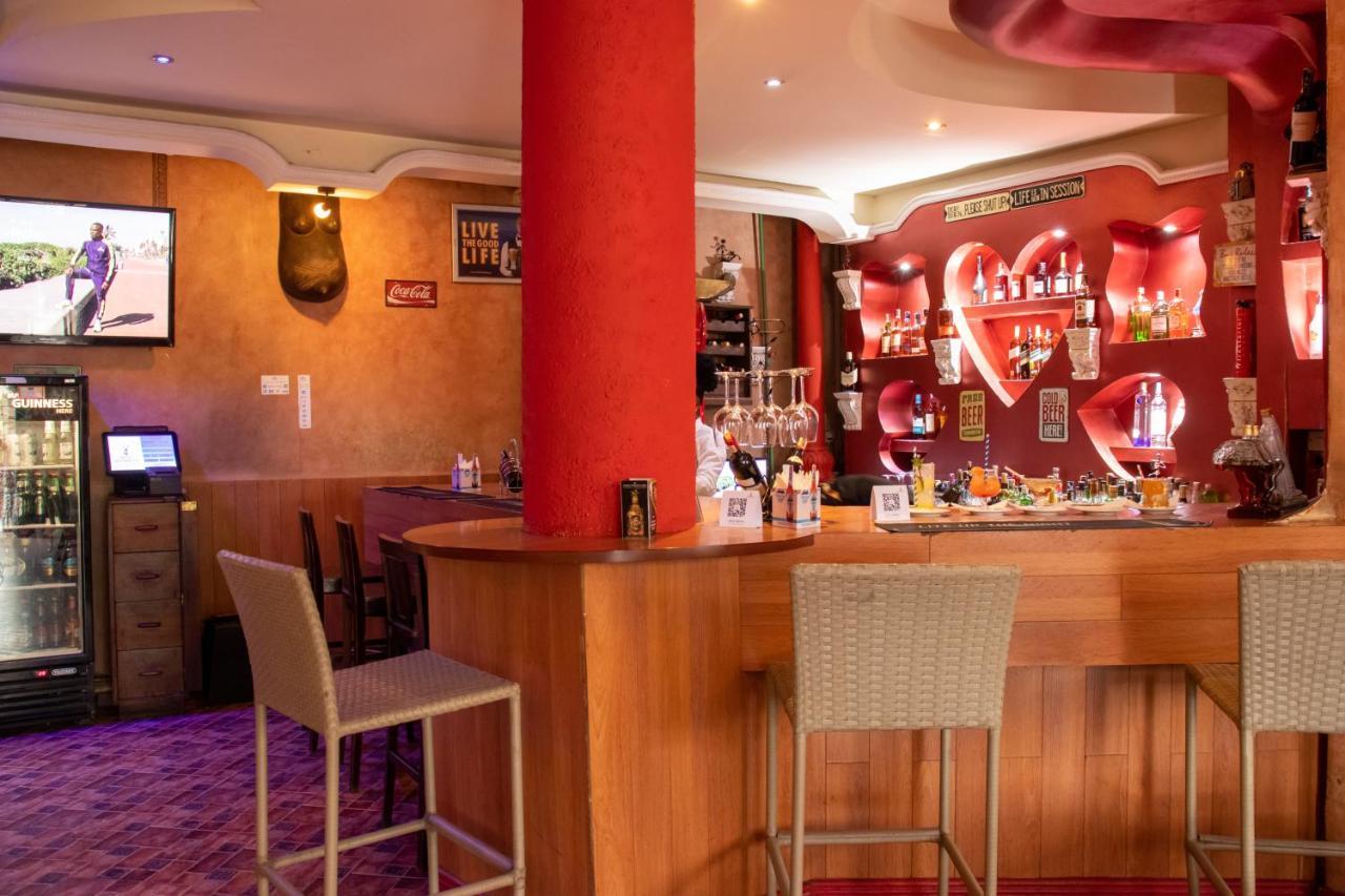 Hotel Waterbuck Накуру Екстериор снимка
