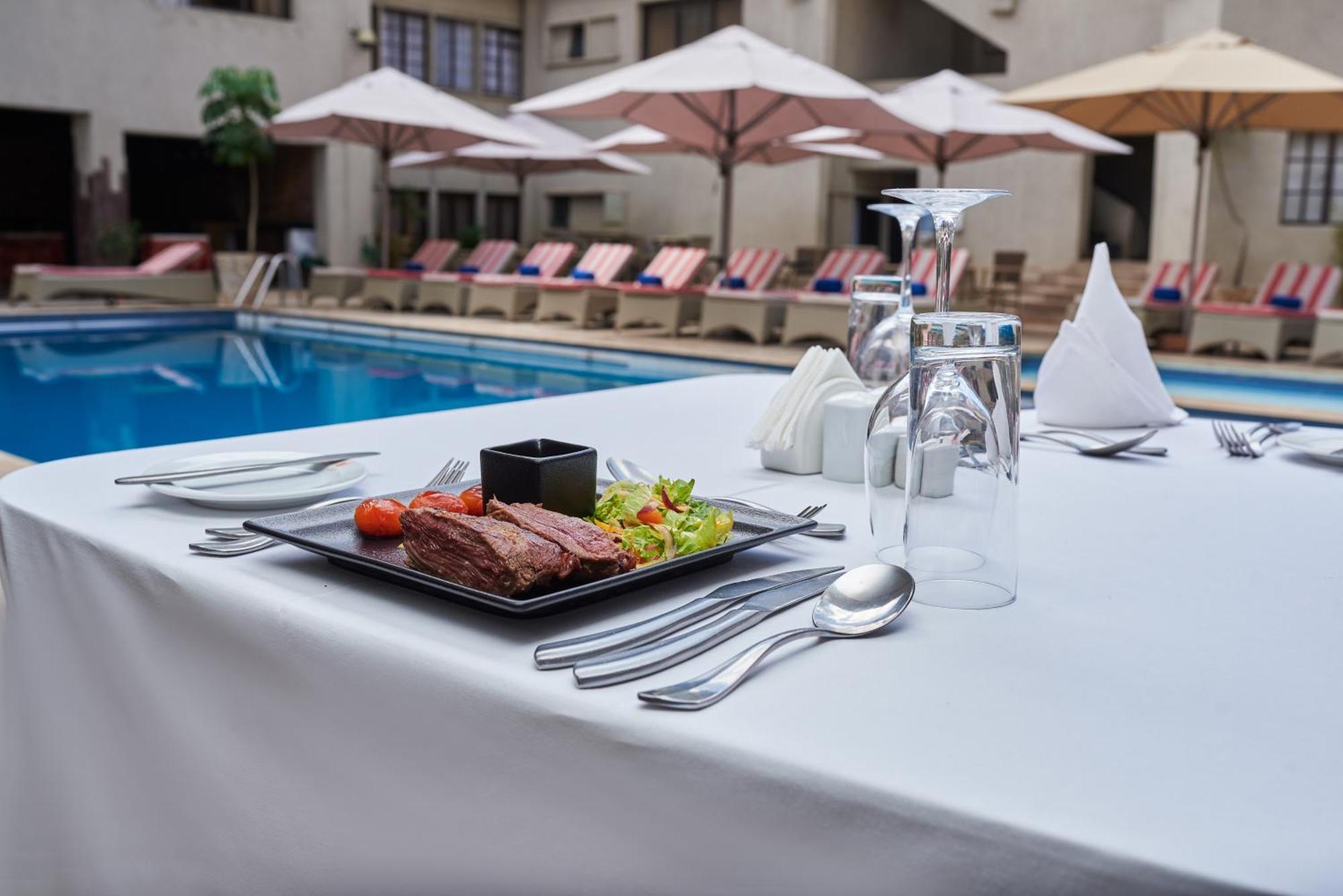 Hotel Waterbuck Накуру Екстериор снимка