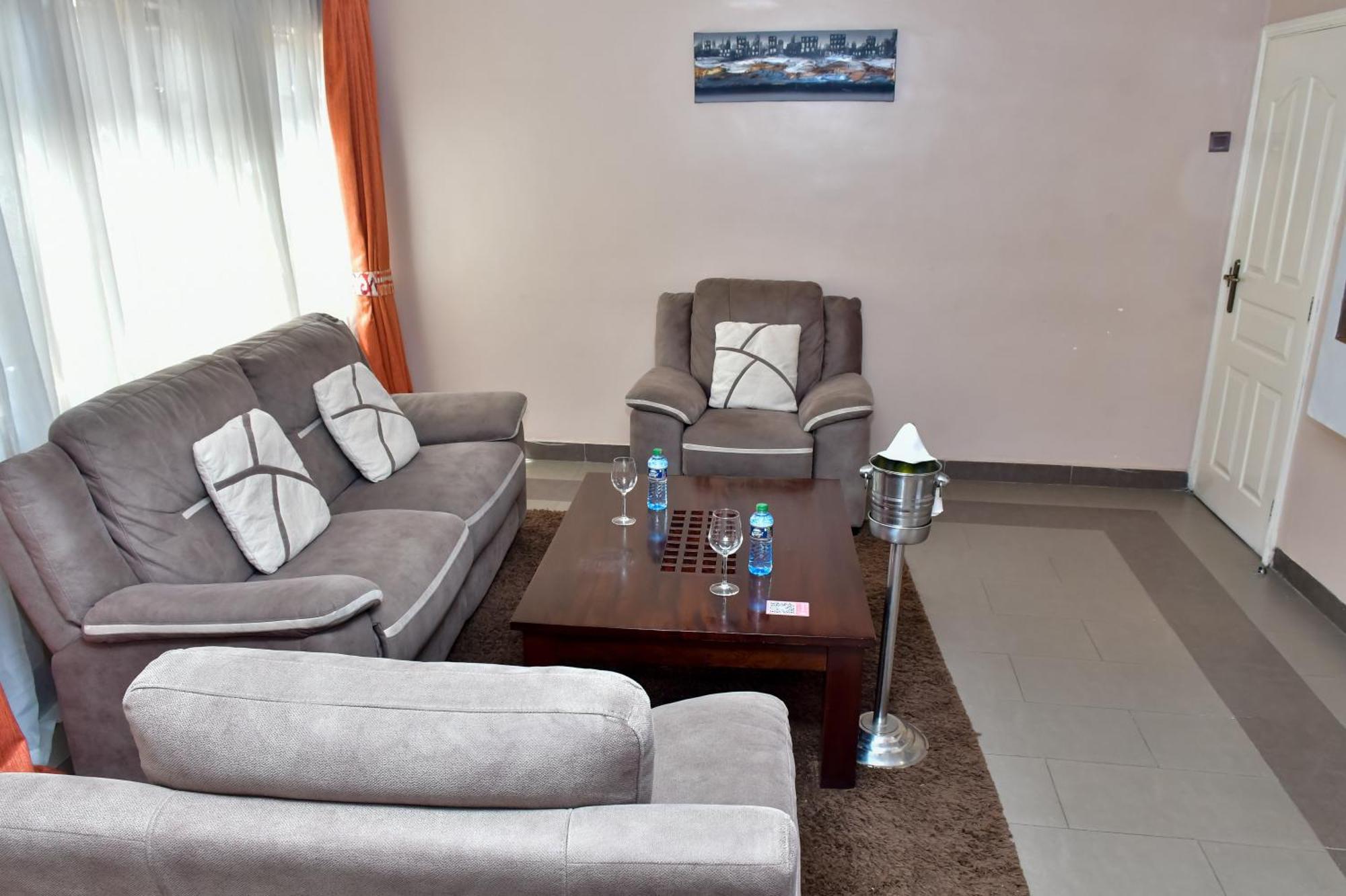 Hotel Waterbuck Накуру Екстериор снимка