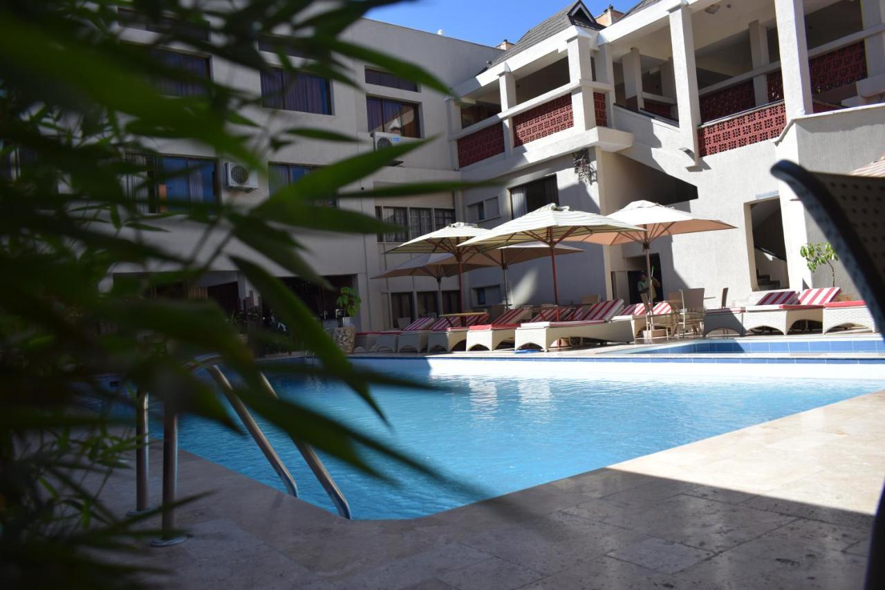 Hotel Waterbuck Накуру Екстериор снимка