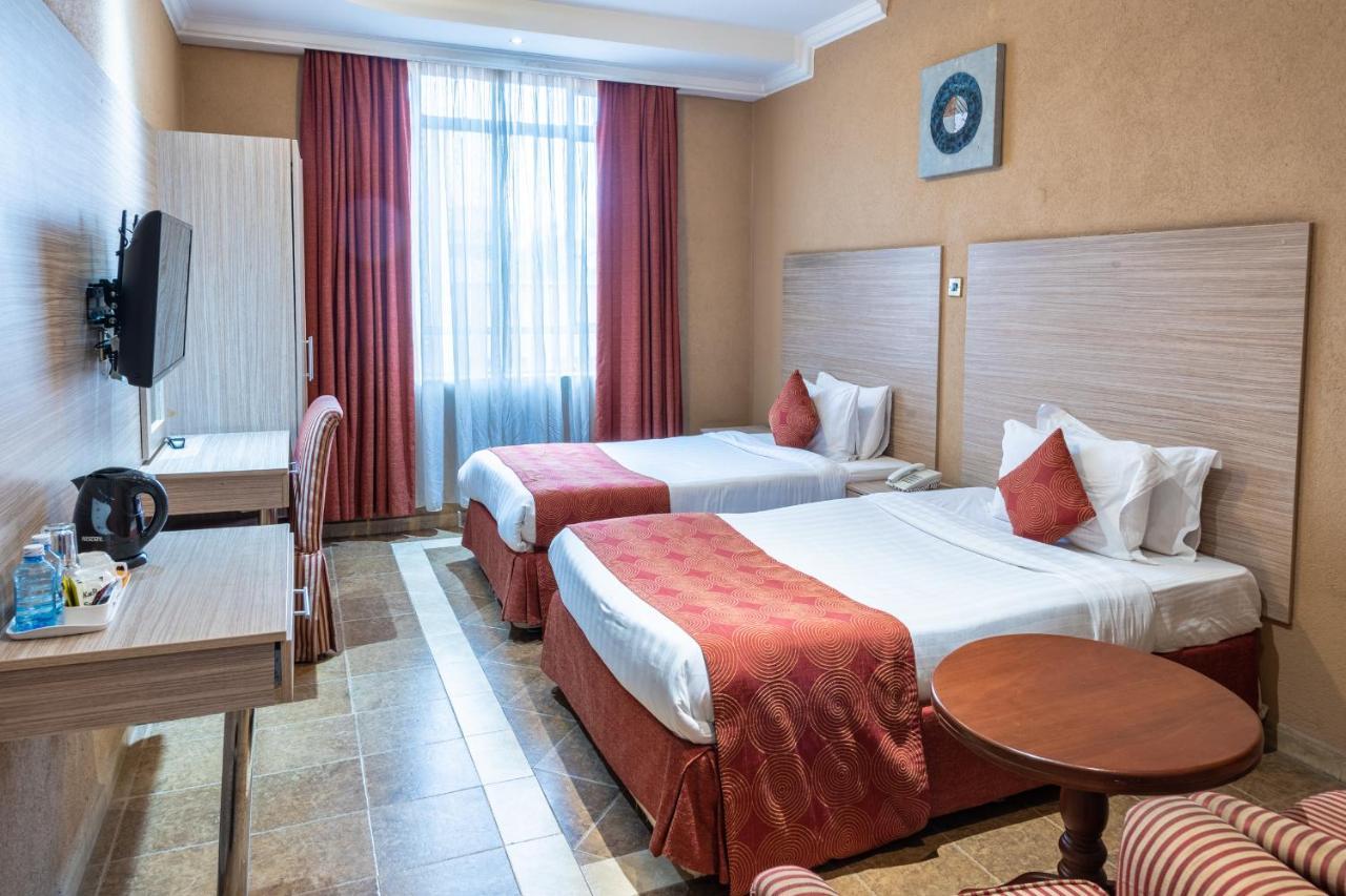 Hotel Waterbuck Накуру Екстериор снимка